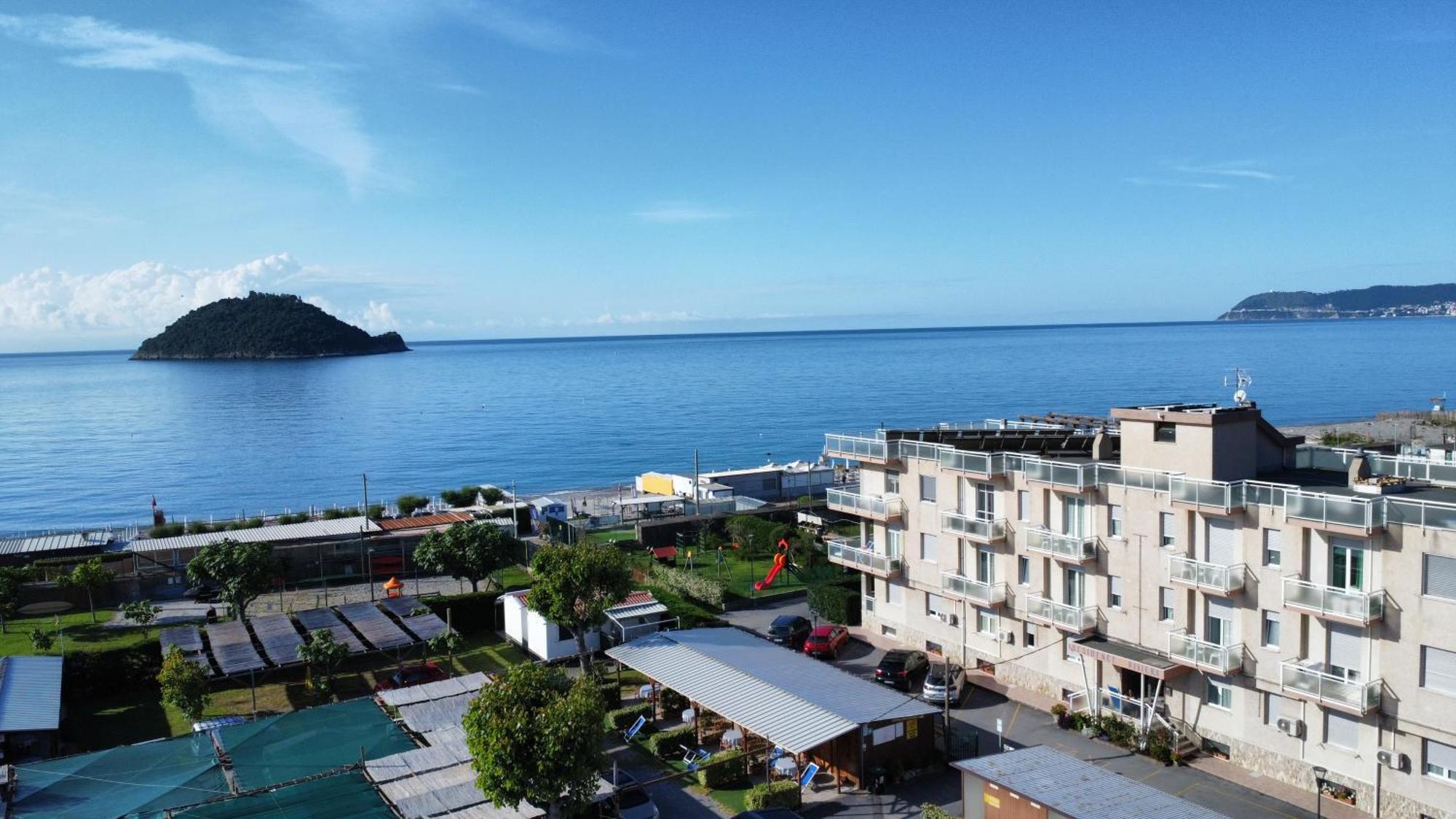 Residence Riviera アルベンガ エクステリア 写真