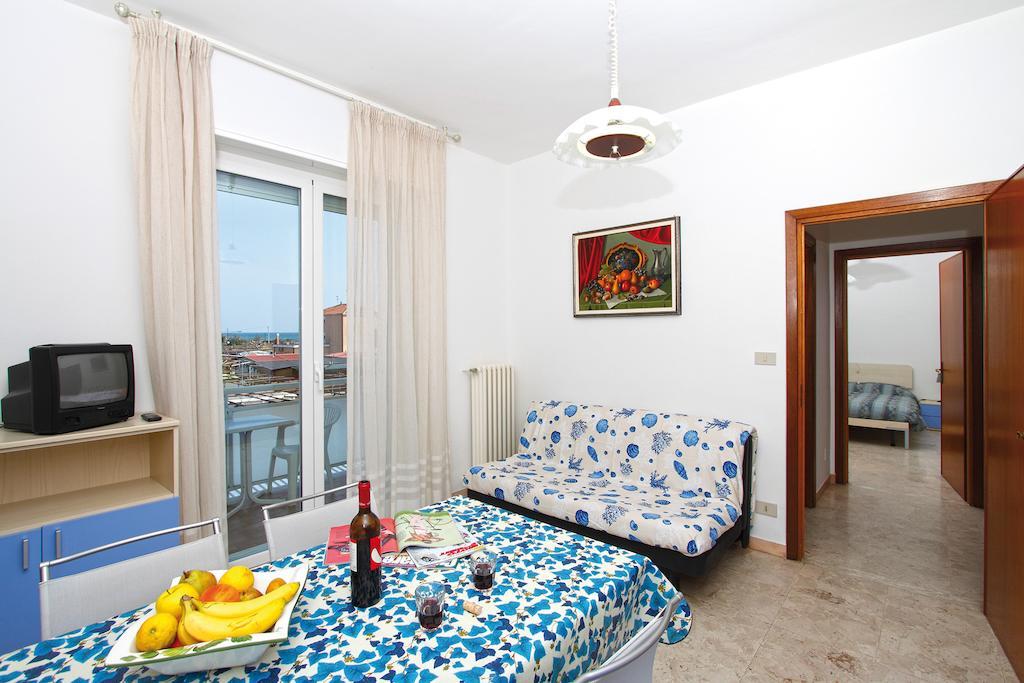 Residence Riviera アルベンガ 部屋 写真