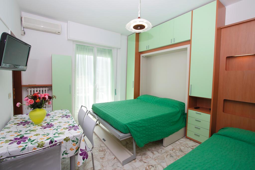 Residence Riviera アルベンガ 部屋 写真
